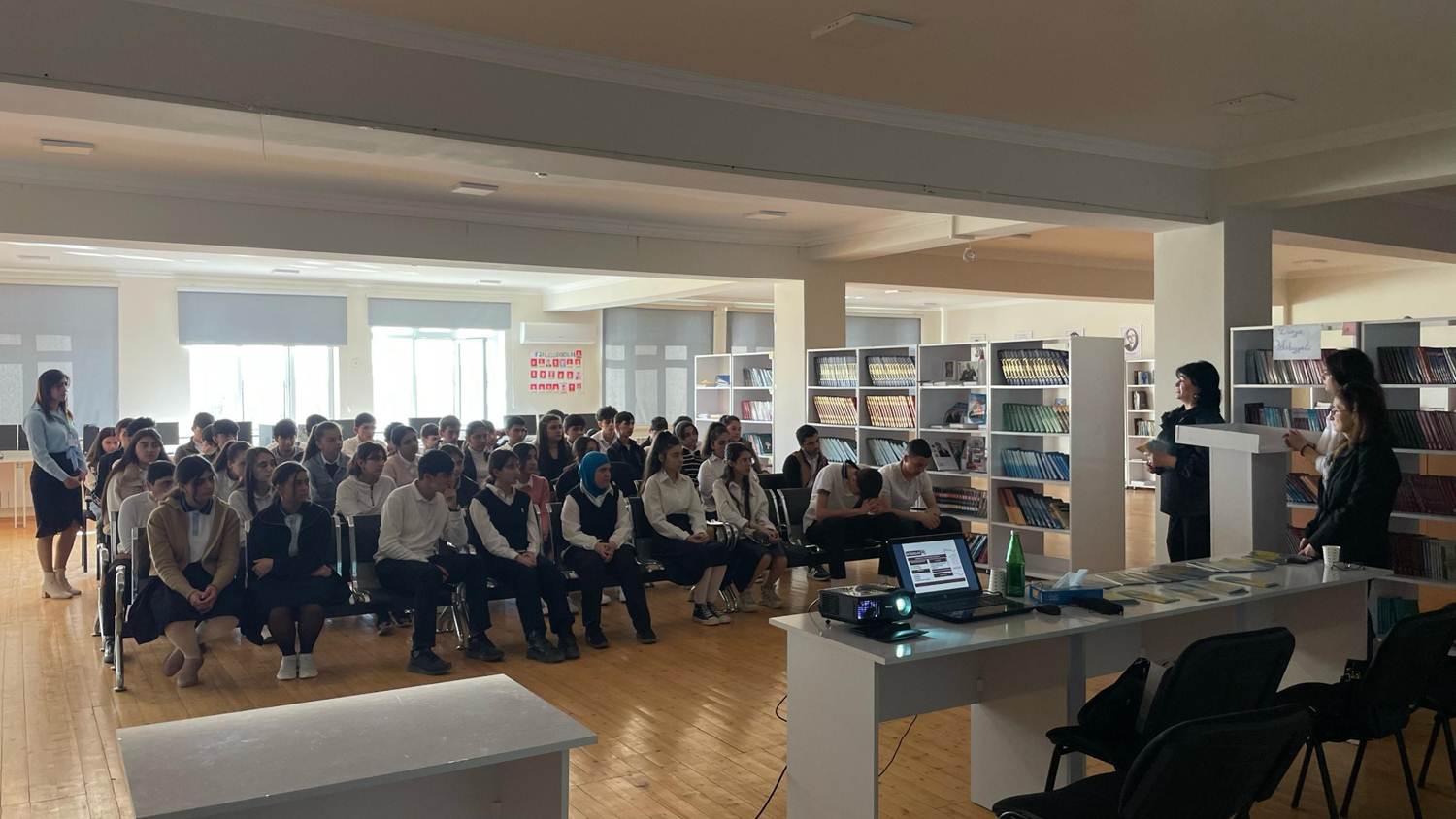 Yüngül sənaye mühəndisliyi və logistika fakültəsi region məktəblərində tanıtım kampaniyası keçirib