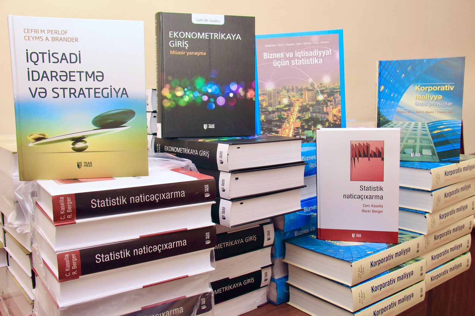 “bp”  Azərbaycan Texnologiya Universitetinə yeni kitablar hədiyyə edib