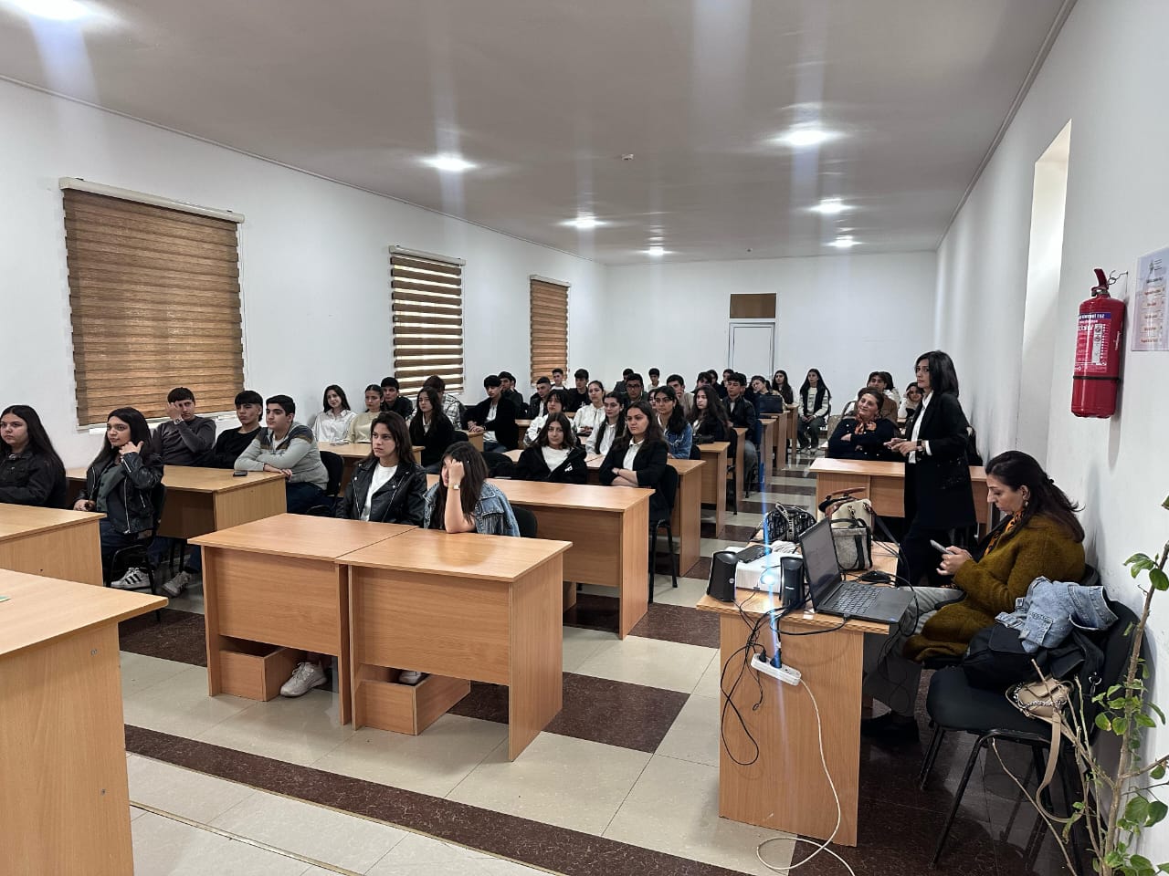 İqtisadiyyat və idarəetmə fakültəsi region məktəblərində tanıtım kampaniyası keçirib