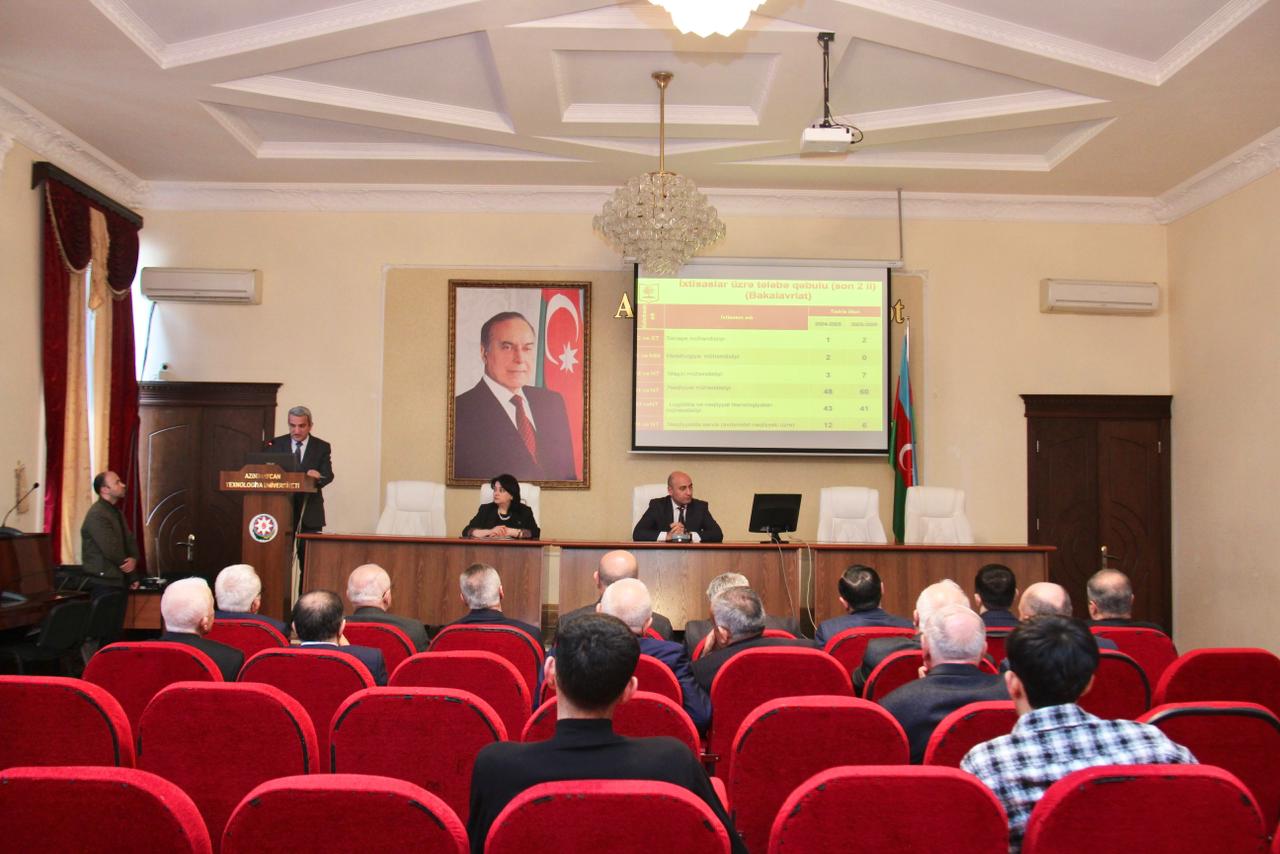 Elmi Şuranın növbəti iclası keçirilib