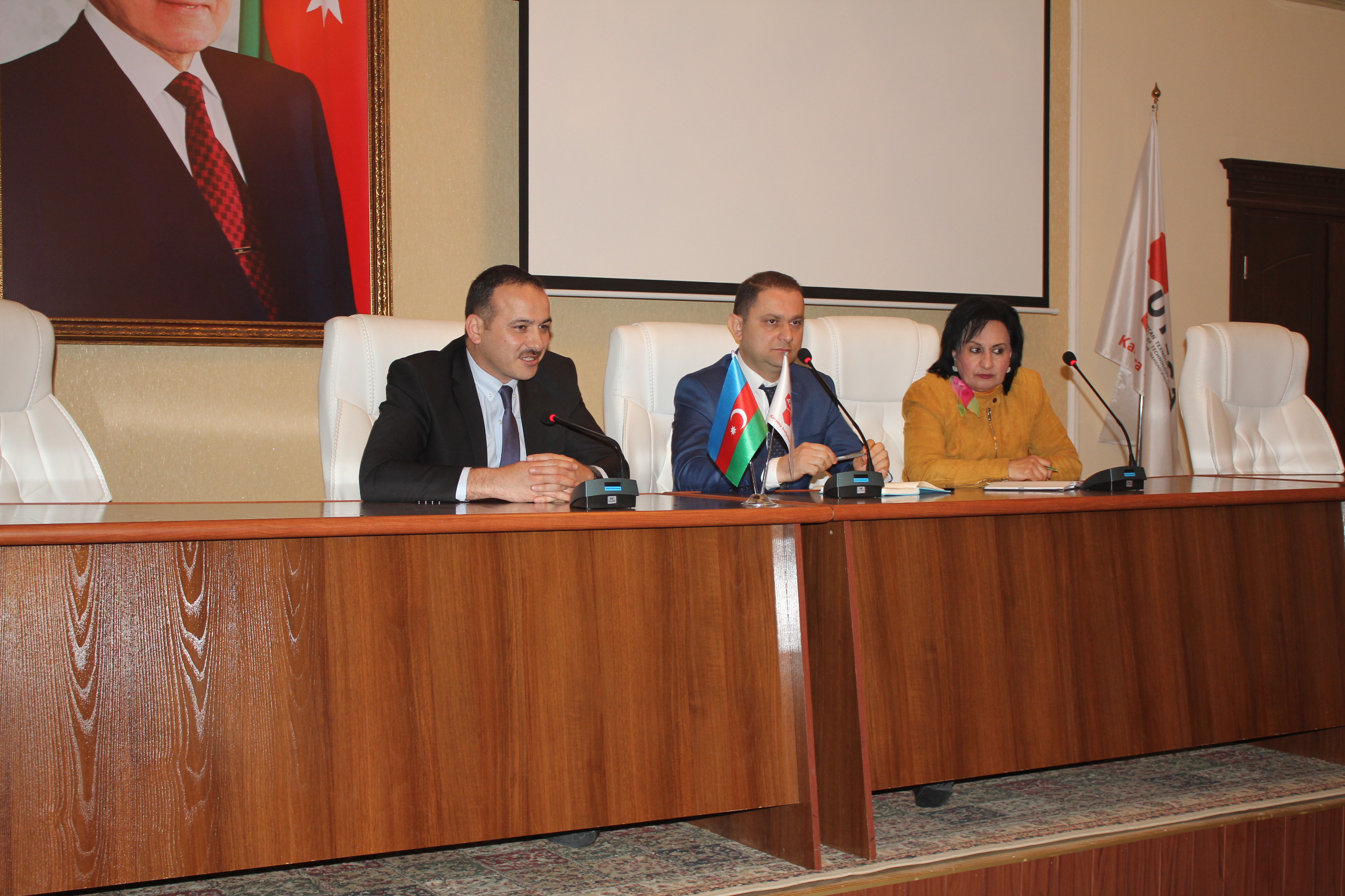 UTECA-da "Açıq qapı" keçirilib