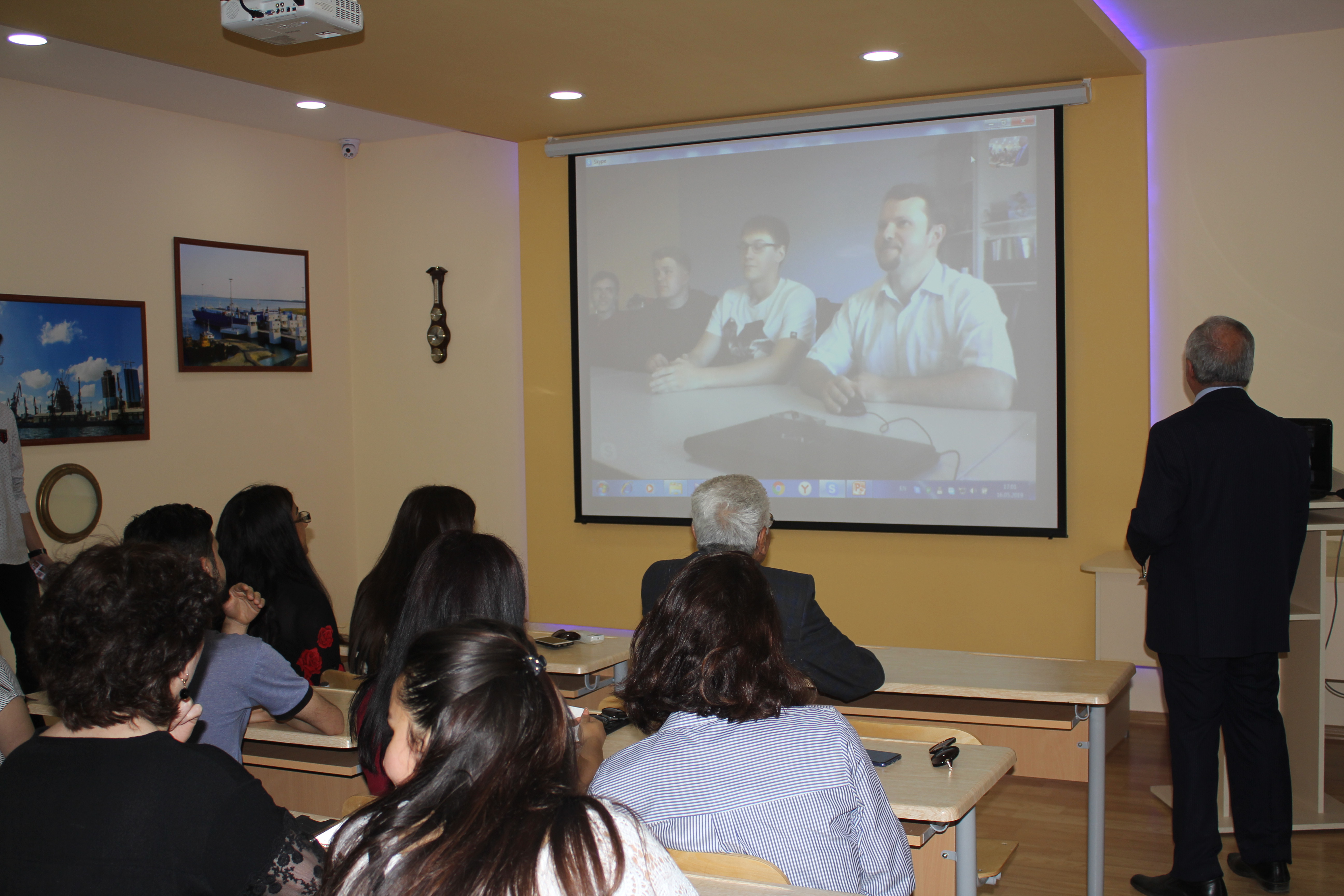 UTECA tələbələri elektromobil təqdim etdi