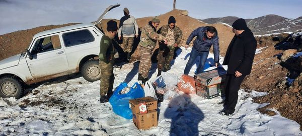 UTECA kollektivi əsgərlərlə görüşüb