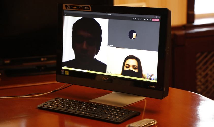 Rektor imtahanların gedişatını izləyib