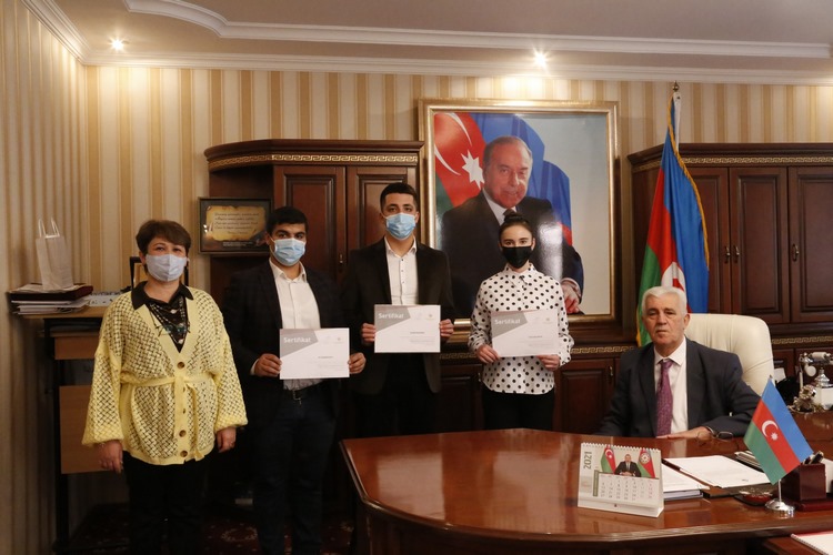 VII ümumrespublika bilik yarışında iştirak edən tələbələrə sertifikatlar təqdim olunub