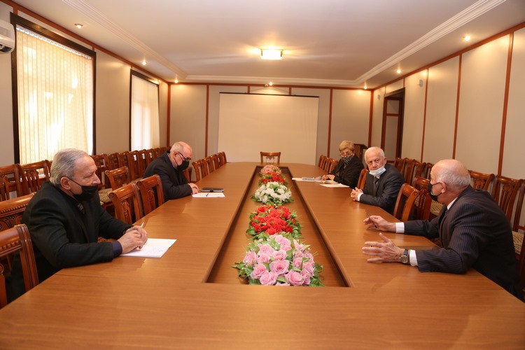 Universitet-sənaye əlaqələri Komisiyasının iclası keçirilib