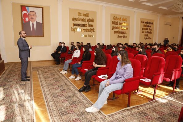 DMA nümayəndələri tələbələrə təlim keçib