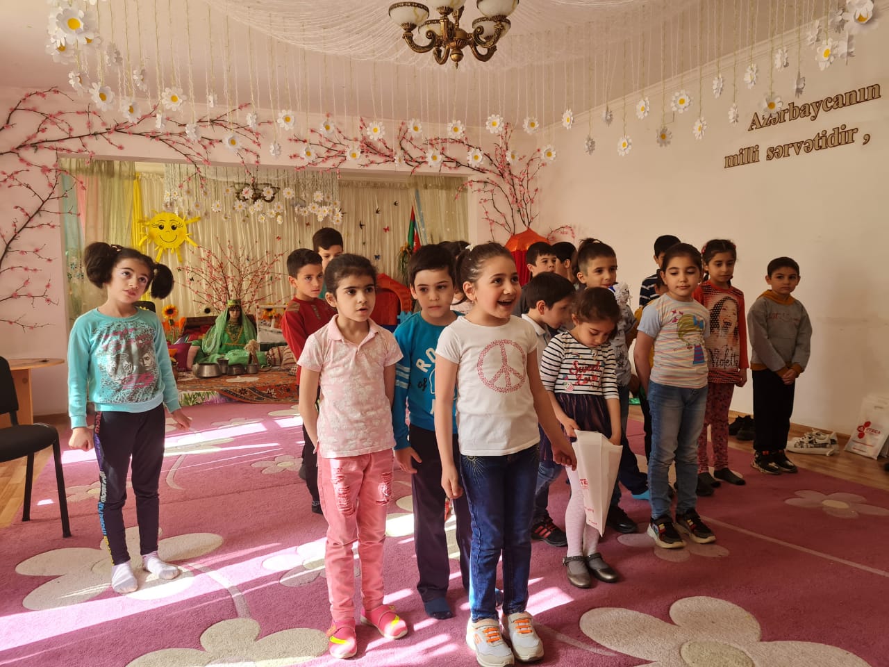 UTECA tələbələri Körpələr Evini ziyarət edib