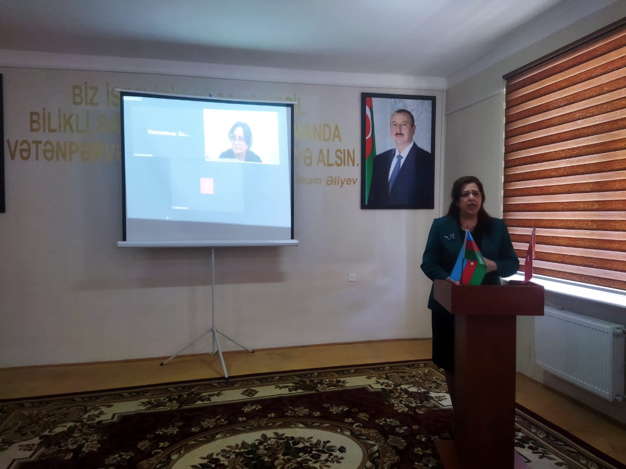 İctimai elmlər və multikulturalizm kafedrasının baş müəllimi Zəminə Novruzova “Şuşa ili”nə həsr olunmuş tədbirdə məruzə ilə çıxış edib