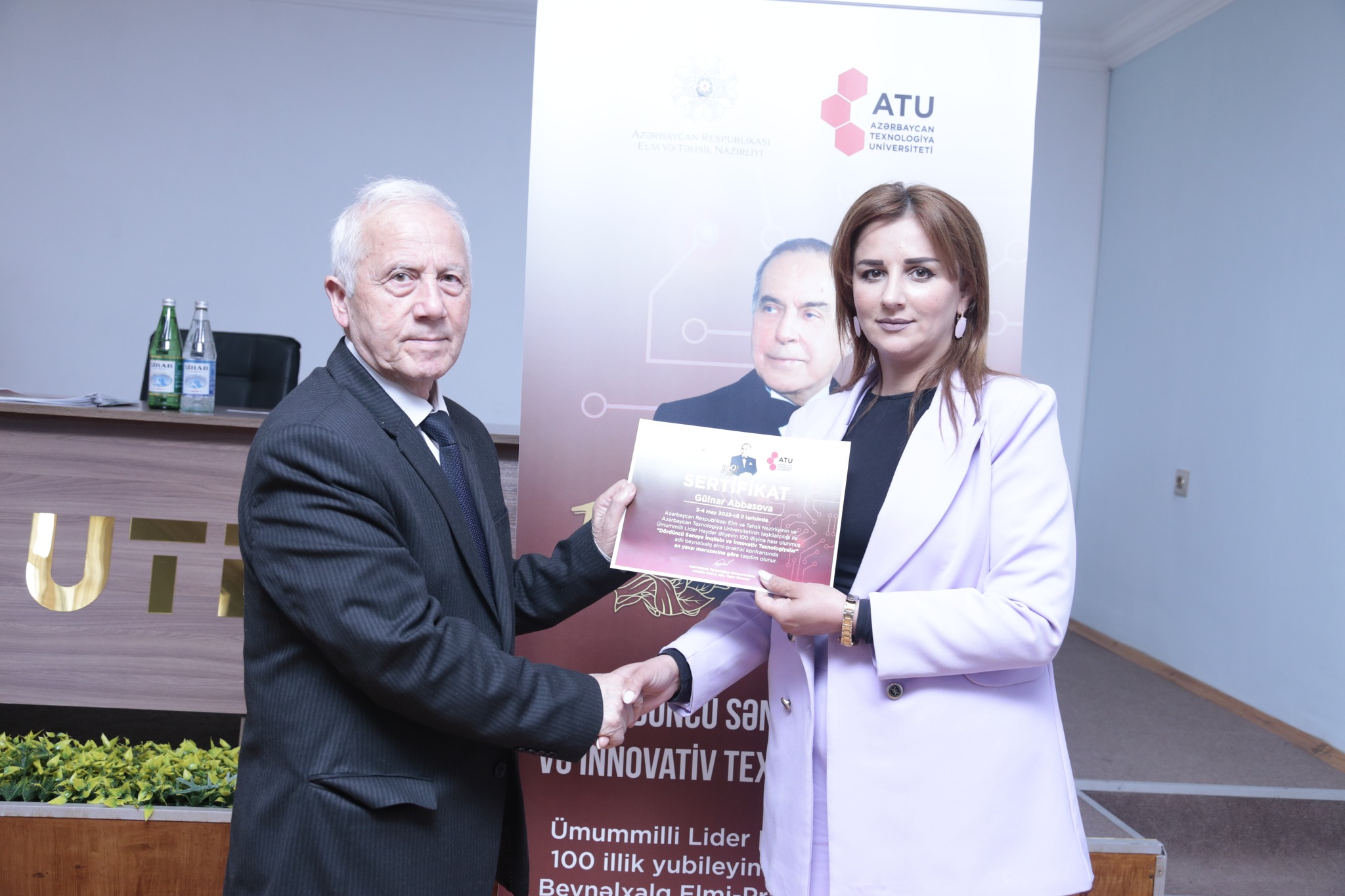 Ümummilli Lider Heydər Əliyevin anadan olmasının 100 illiyinə həsr olunmuş beynəlxalq elmi-praktik konfransa təqdim edilən ən maraqlı məqalələrin müəllifləri sertifikatlarla təltif edilib